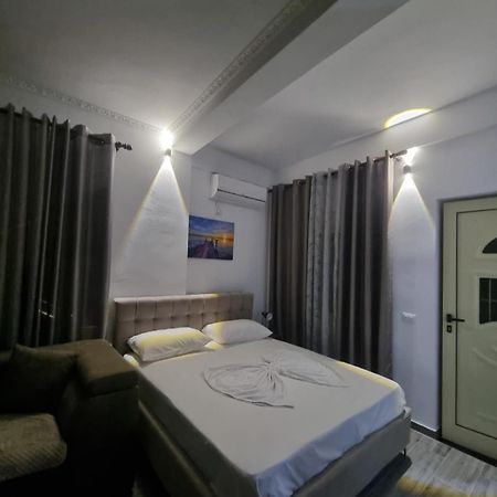 Vila Megi-Rent Room Vlorë Exteriör bild