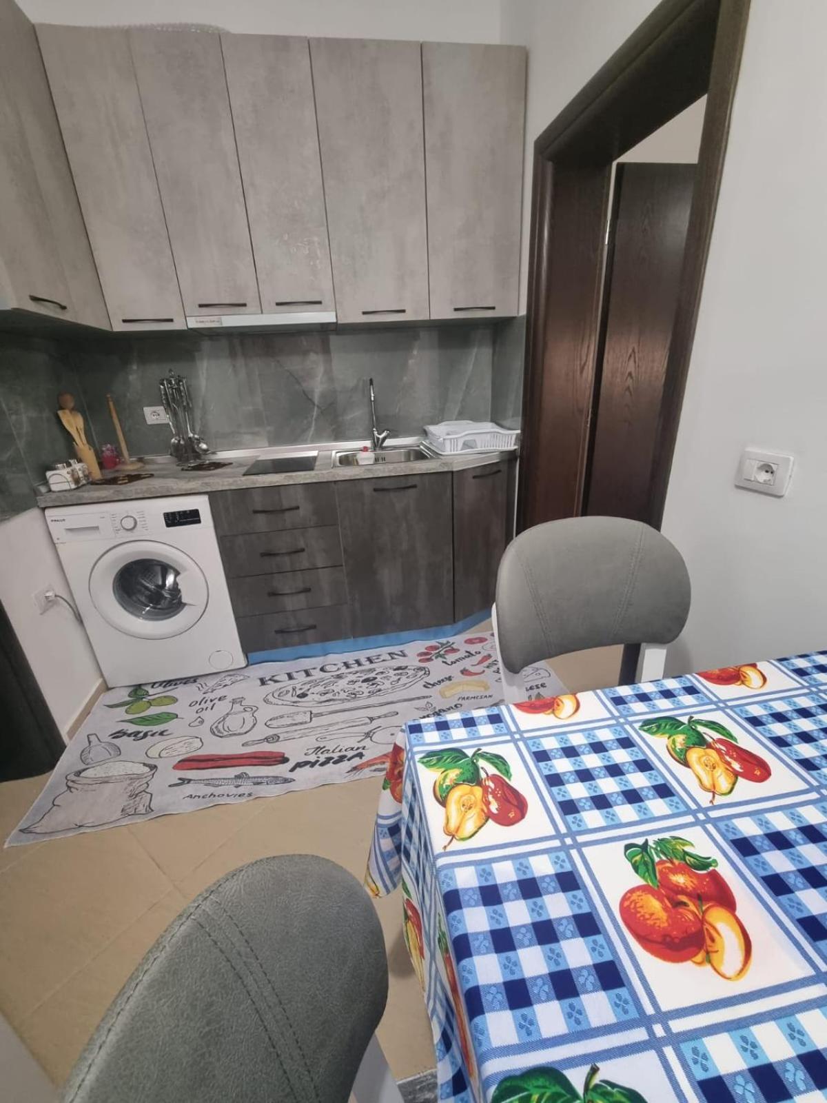 Vila Megi-Rent Room Vlorë Exteriör bild