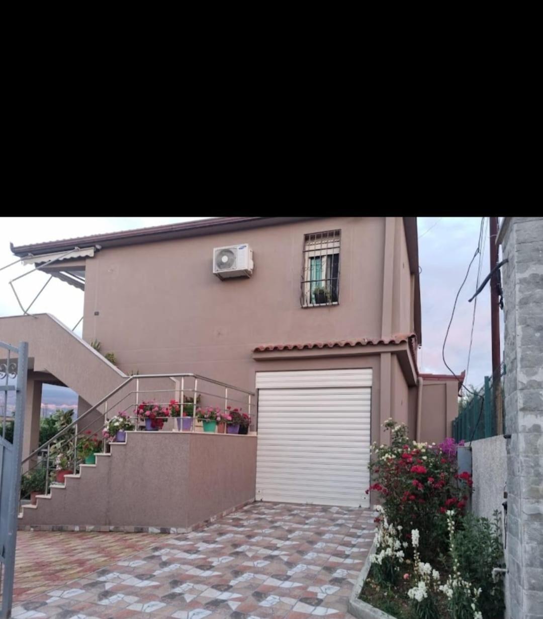 Vila Megi-Rent Room Vlorë Exteriör bild