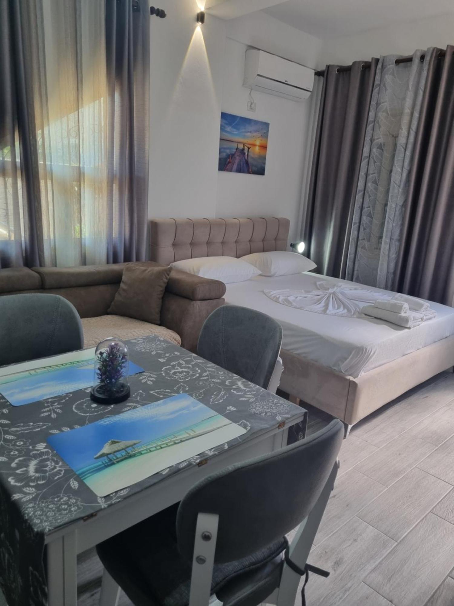 Vila Megi-Rent Room Vlorë Exteriör bild