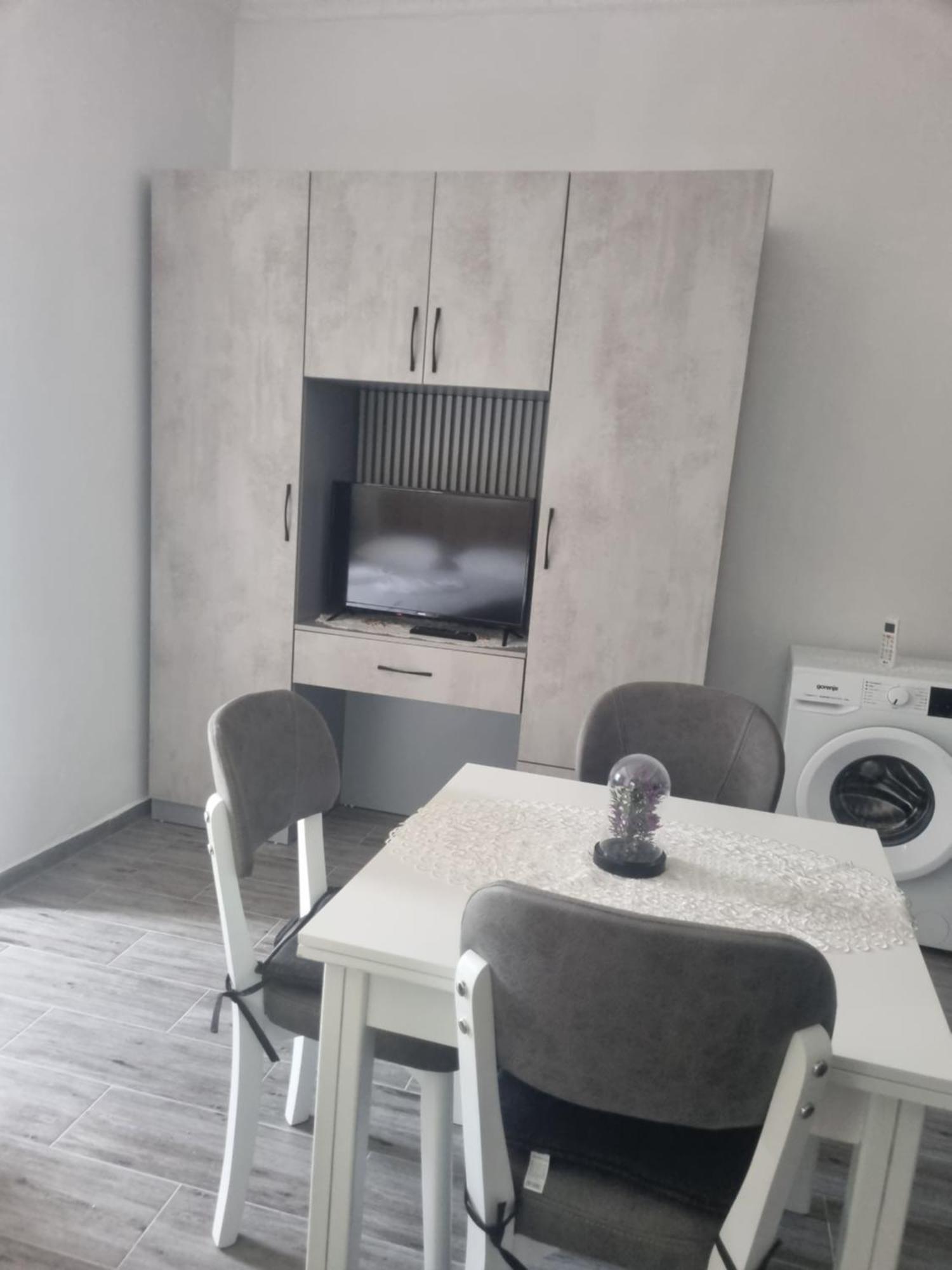Vila Megi-Rent Room Vlorë Exteriör bild