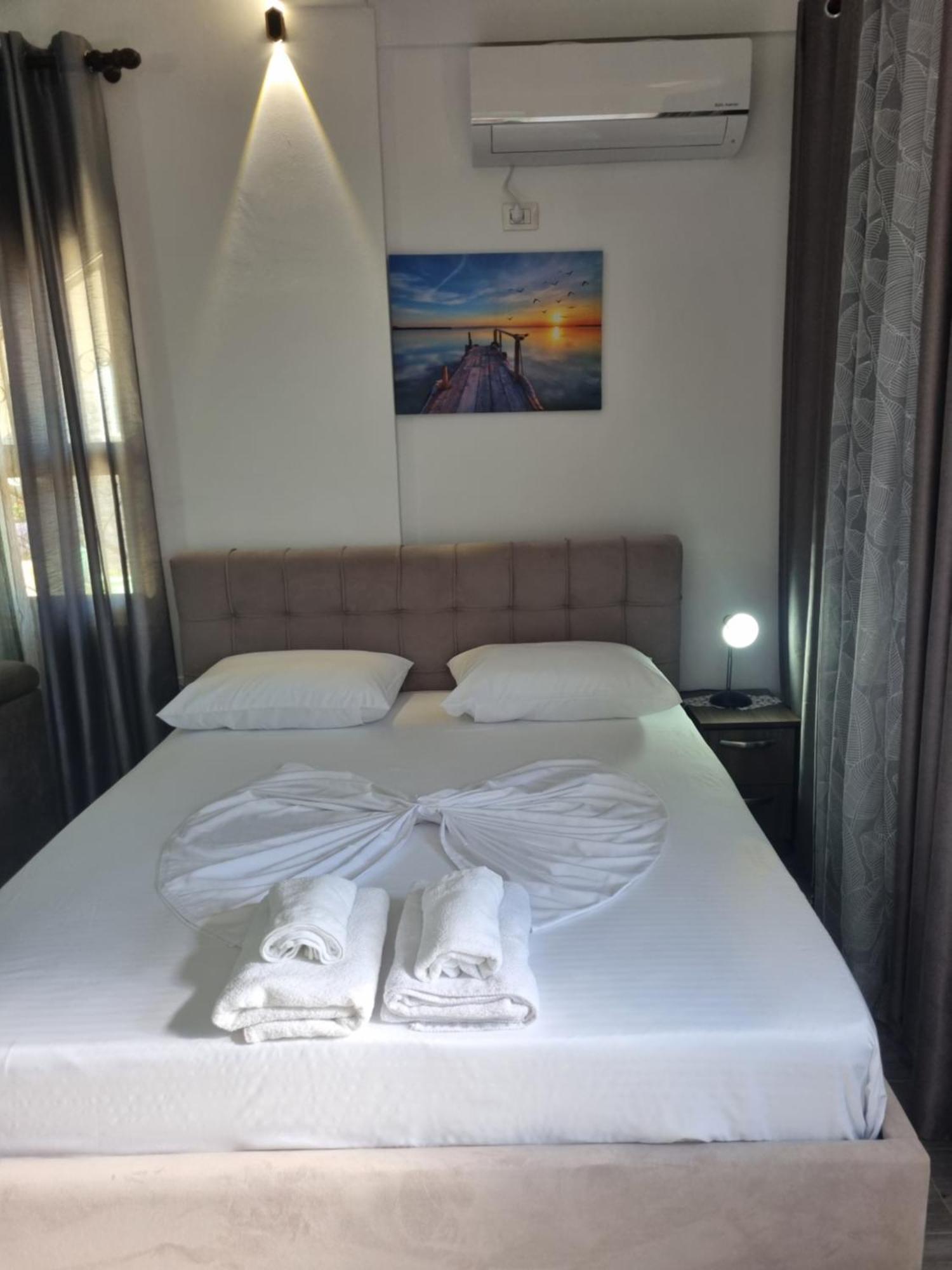 Vila Megi-Rent Room Vlorë Exteriör bild