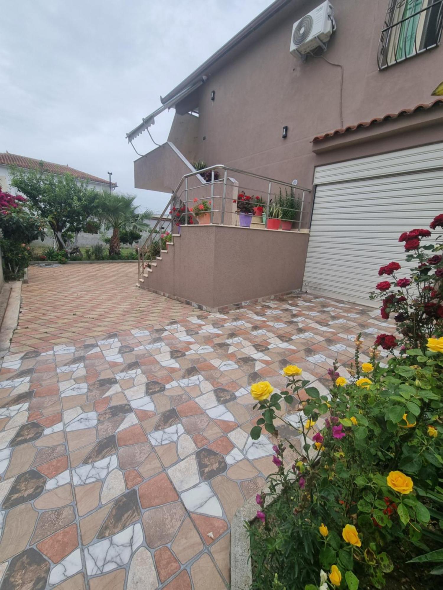 Vila Megi-Rent Room Vlorë Exteriör bild